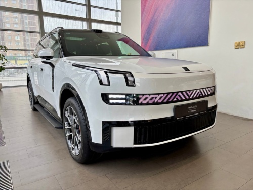 Lynk & Co 900 I