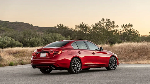 Infiniti возродит спортивный седан Q50 с механической коробкой передач